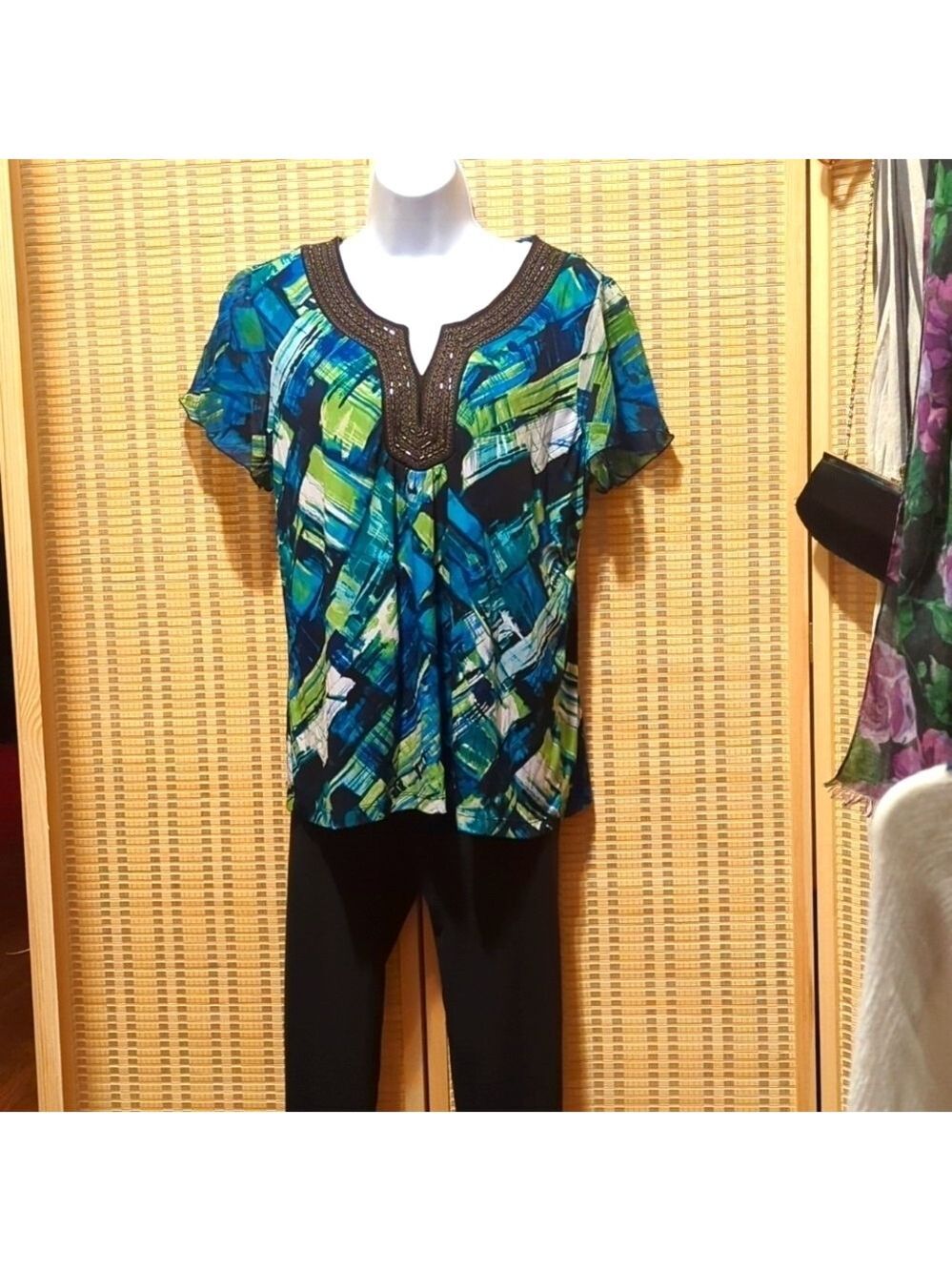 Christopher and Banks blouse top size M Euc